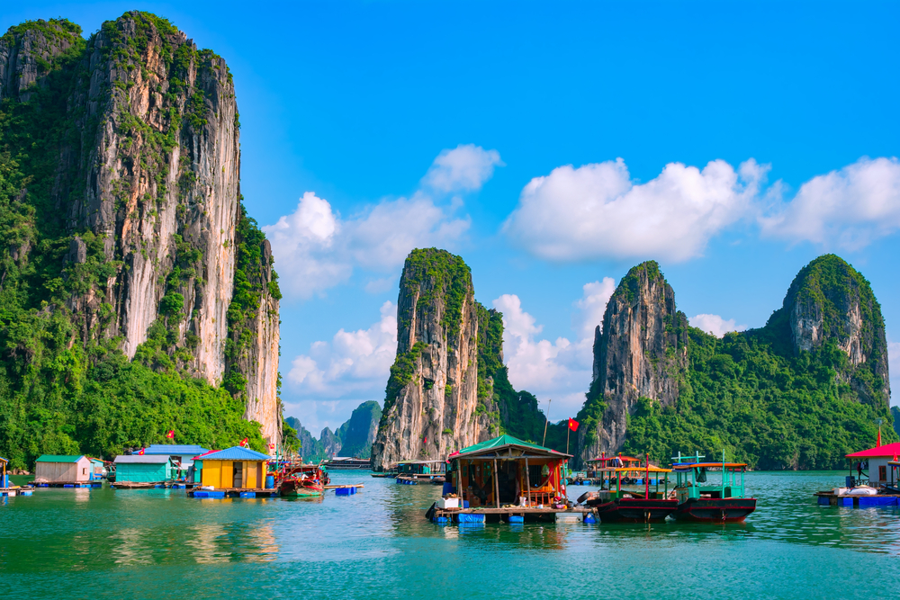 Cruising Ha Long Bay by Junk Boat