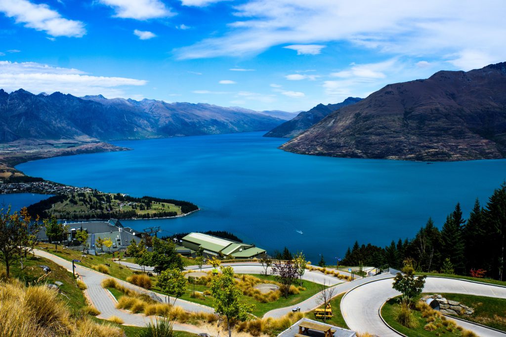 lake-wakatipi-queenstown-new-zealand